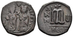 Phocas with Leontia. 602-610. AE Follis (11.46g, 26mm). Theoupolis (Antioch) mint. Dated RY 6 (607/8). SB 671